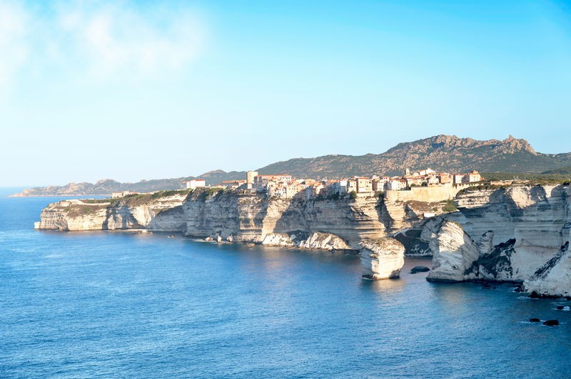 Rivages corses sous les voiles du Ponant