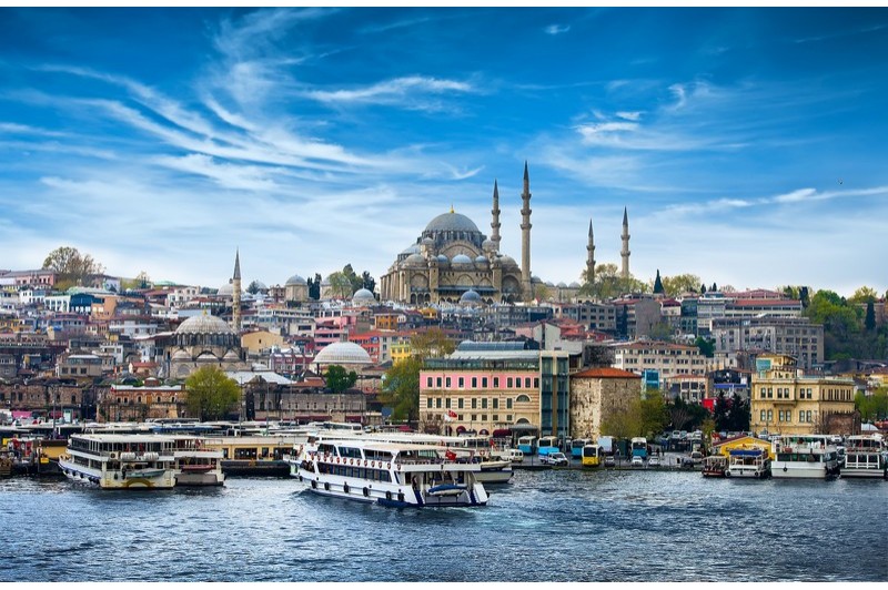 Istanbul Turquie - Corfou Grèce - Bari Italie - Trieste (Venise) Italie - Katakolon (Olympia) Grèce - Le Pirée (Athènes) Grèce - Kusadasi Turquie