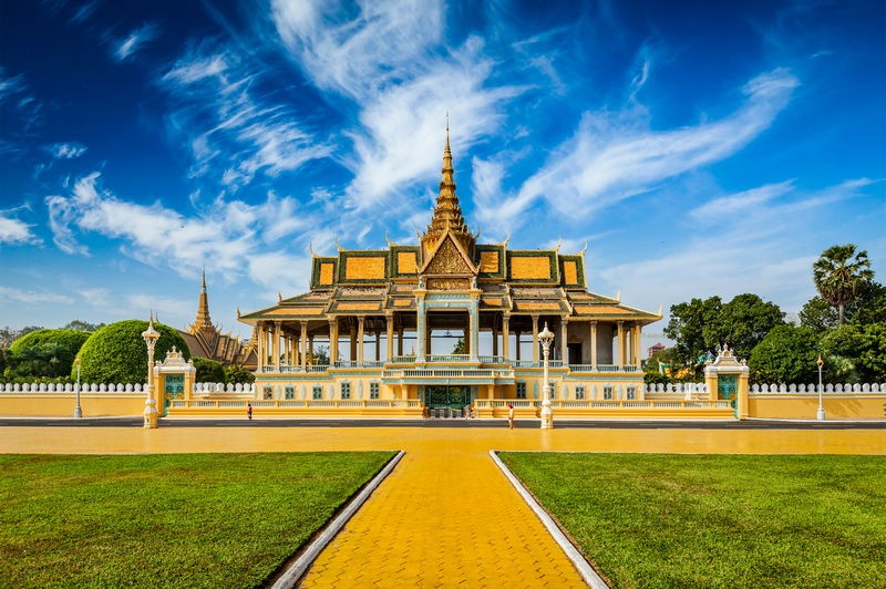 Des temples d'Angkor au delta du Mékong, Hanoï et la Baie d'Along (Formule port/port)