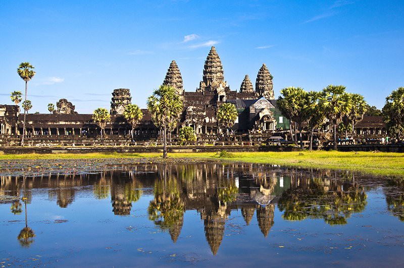 Des temples d'Angkor au delta du Mékong, Hanoï et la Baie d'Along (Formule port/port)