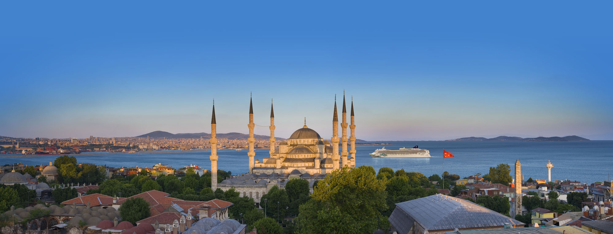 Istanbul Turquie - Corfou Grèce - Bari Italie - Trieste (Venise) Italie - Katakolon (Olympia) Grèce - Le Pirée (Athènes) Grèce - Kusadasi Turquie
